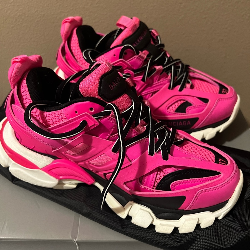 Balenciaga track sneaker fuchsia/ black